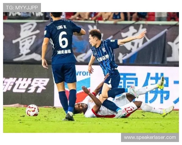 武汉足球队中路突破战术革新探讨与未来发展展望