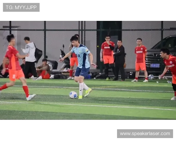 新疆足球明星帅气视频展现青春活力与运动魅力的精彩瞬间